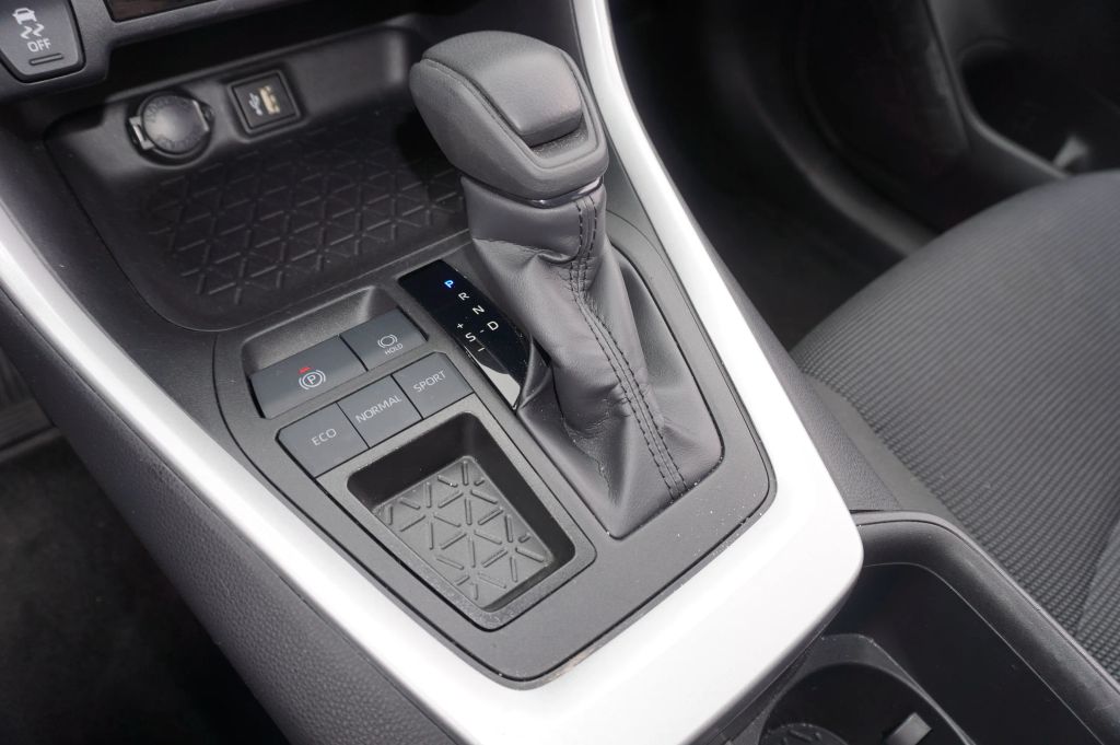 2024 TOYOTA RAV4 SUV 4-CYL, DYNAMIC-FORCE, 2.5 LITER LE SPORT UTILITY 4D