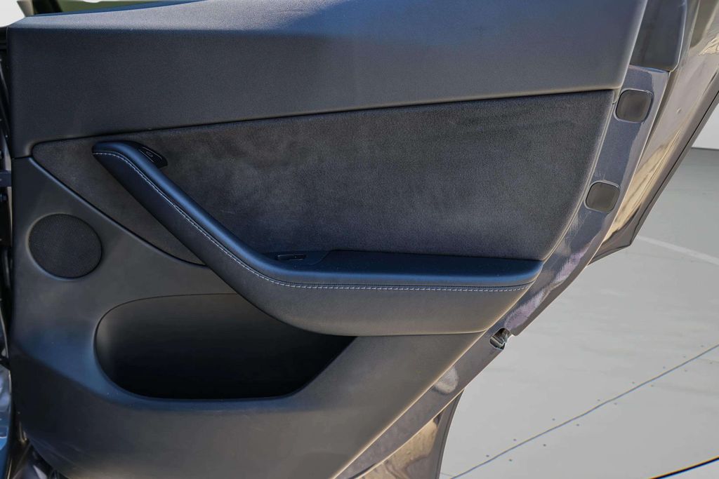 2021 TESLA MODEL Y SUV DUAL AC ELECTRIC MOTORS LONG RANGE SPORT UTILITY 4D