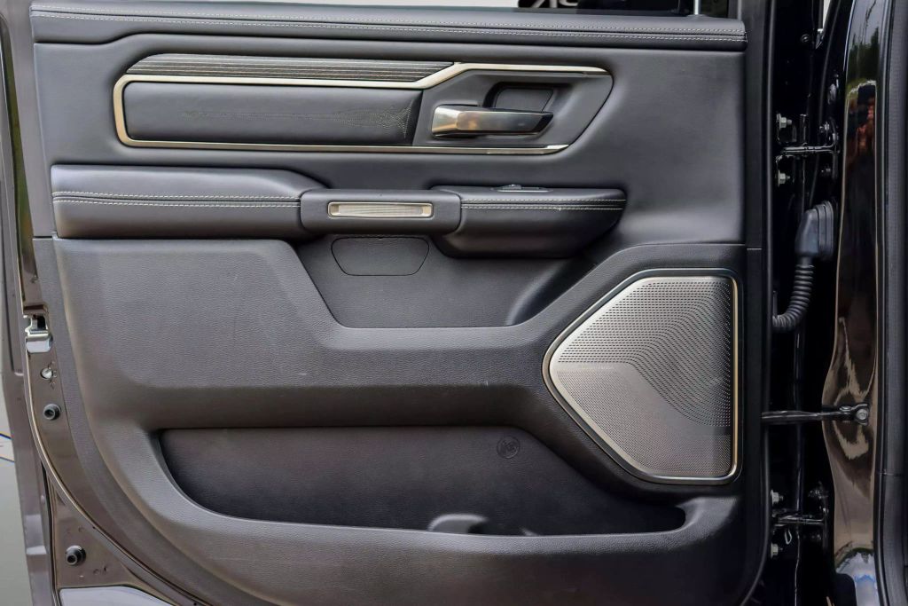 2020 RAM 1500 CREW CAB PICKUP V8, HEMI, ETORQUE, 5.7 LITER LIMITED PICKUP 4D 5 1/2 FT