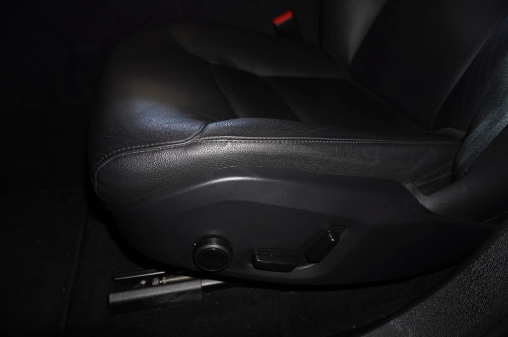 2024 VOLVO XC60 SUV 4-CYL, TURBO, 2.0 LITER B5 CORE DARK THEME SPORT UTILITY 4D