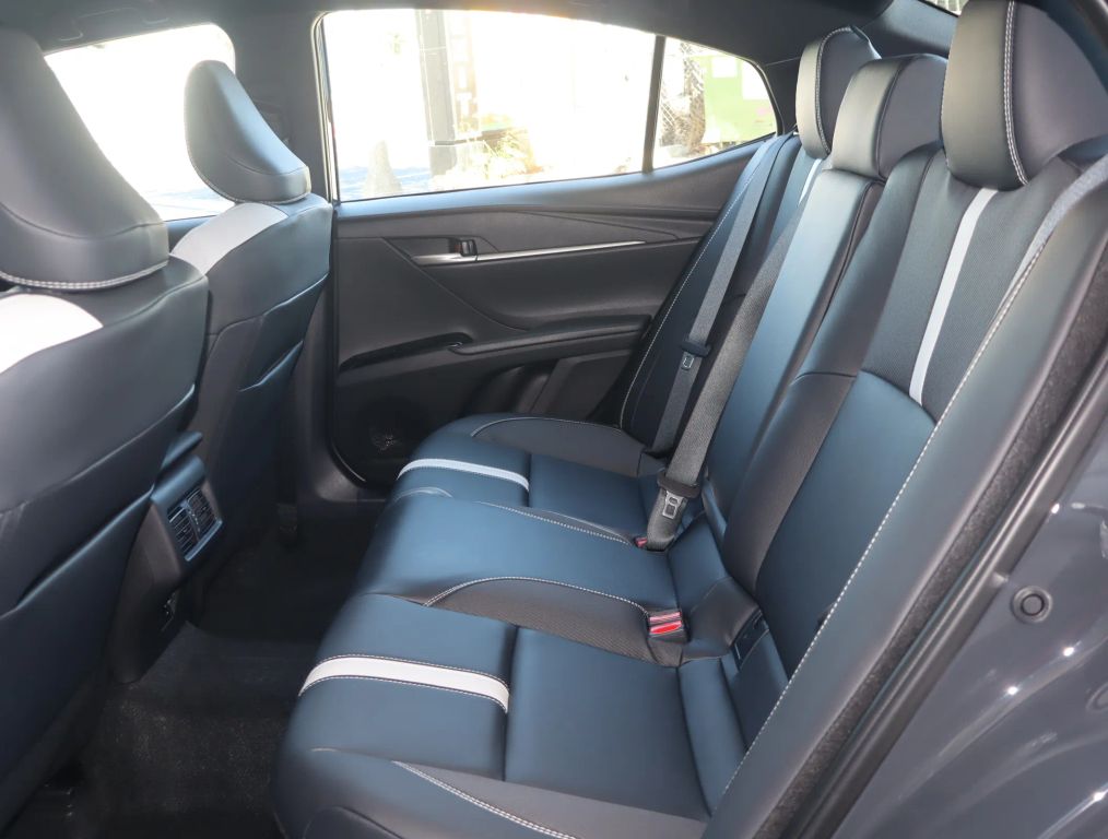 2025 TOYOTA CAMRY SEDAN 4-CYL, HYBRID, 2.5 LITER SE SEDAN 4D