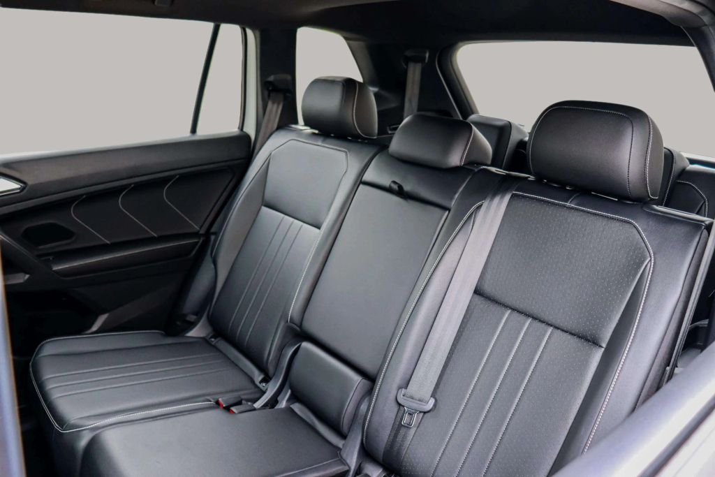 2022 VOLKSWAGEN TIGUAN SUV 4-CYL, TURBO, 2.0 LITER SE R-LINE BLACK SPORT UTILITY 4D