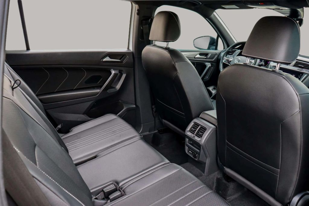2022 VOLKSWAGEN TIGUAN SUV 4-CYL, TURBO, 2.0 LITER SE R-LINE BLACK SPORT UTILITY 4D