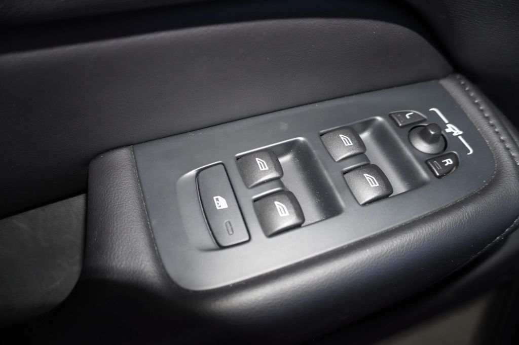 2024 VOLVO XC60 SUV 4-CYL, TURBO, 2.0 LITER B5 CORE DARK THEME SPORT UTILITY 4D
