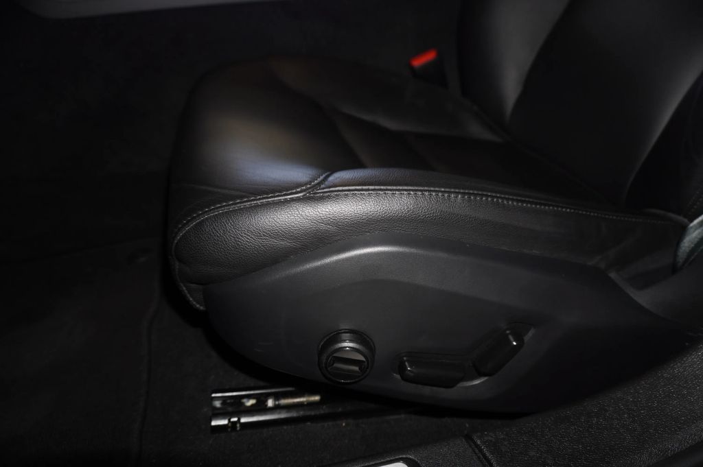 2024 VOLVO S60 SEDAN 4-CYL, TURBO, 2.0 LITER B5 CORE DARK THEME SEDAN 4D