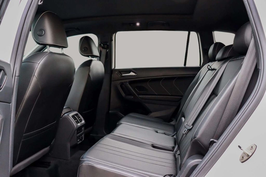 2022 VOLKSWAGEN TIGUAN SUV 4-CYL, TURBO, 2.0 LITER SE R-LINE BLACK SPORT UTILITY 4D