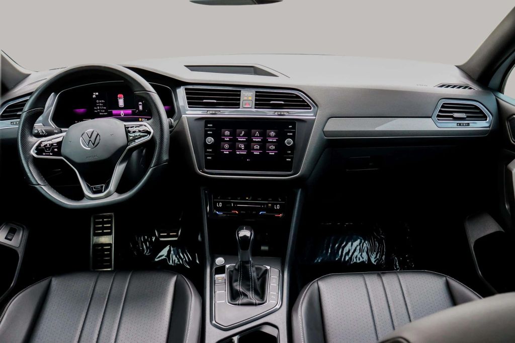 2022 VOLKSWAGEN TIGUAN SUV 4-CYL, TURBO, 2.0 LITER SE R-LINE BLACK SPORT UTILITY 4D