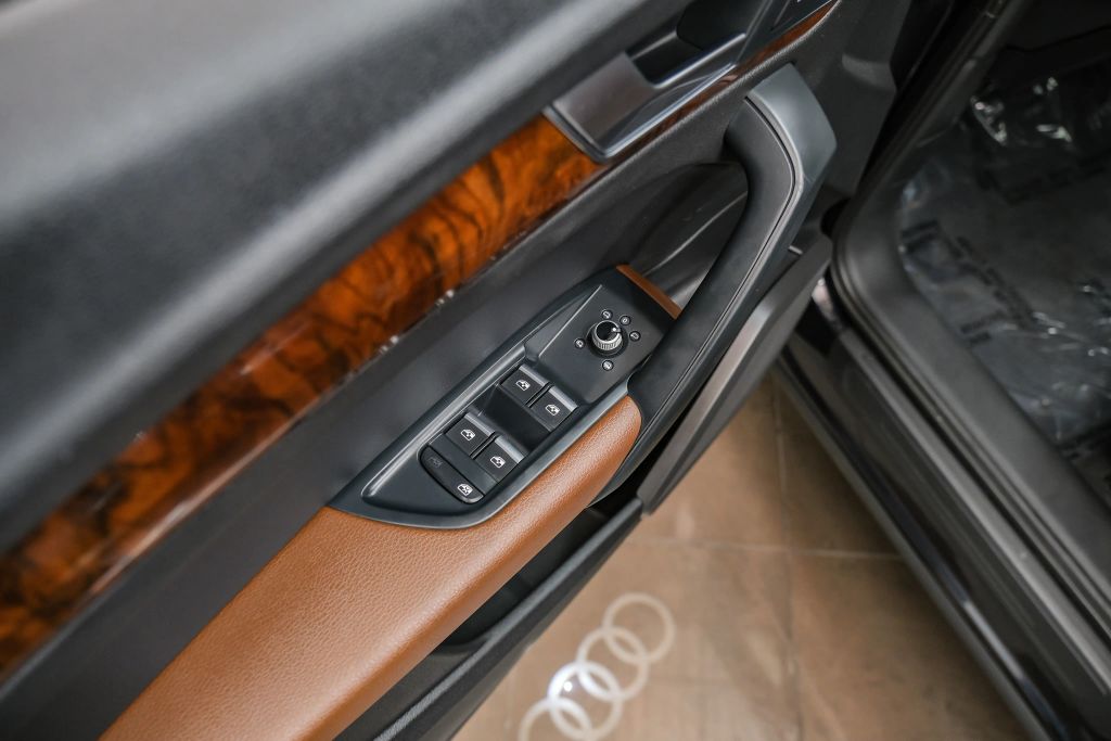 2018 AUDI Q5 SUV 4-CYL, TURBO, 2.0 LITER PREMIUM SPORT UTILITY 4D