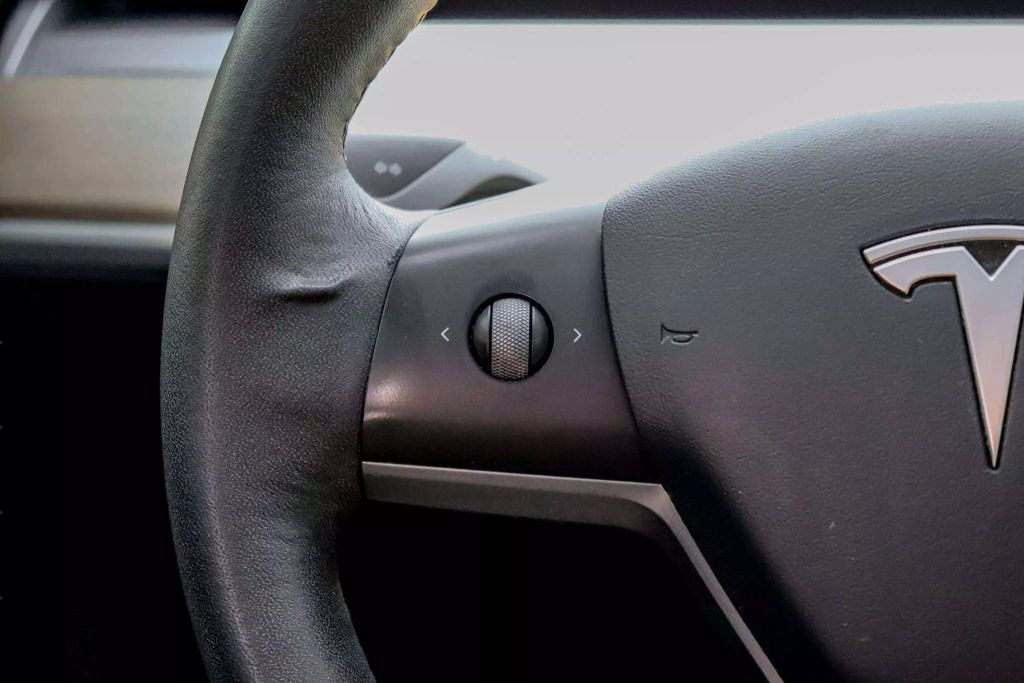 2021 TESLA MODEL Y SUV DUAL AC ELECTRIC MOTORS LONG RANGE SPORT UTILITY 4D