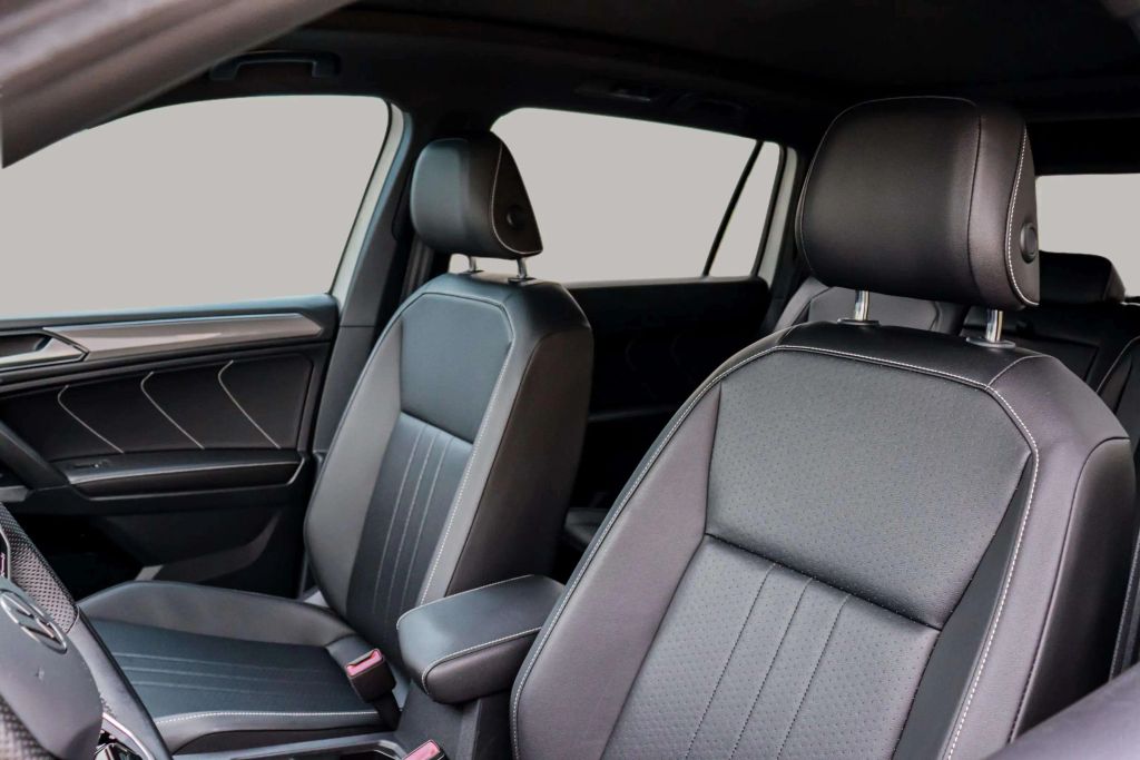 2022 VOLKSWAGEN TIGUAN SUV 4-CYL, TURBO, 2.0 LITER SE R-LINE BLACK SPORT UTILITY 4D