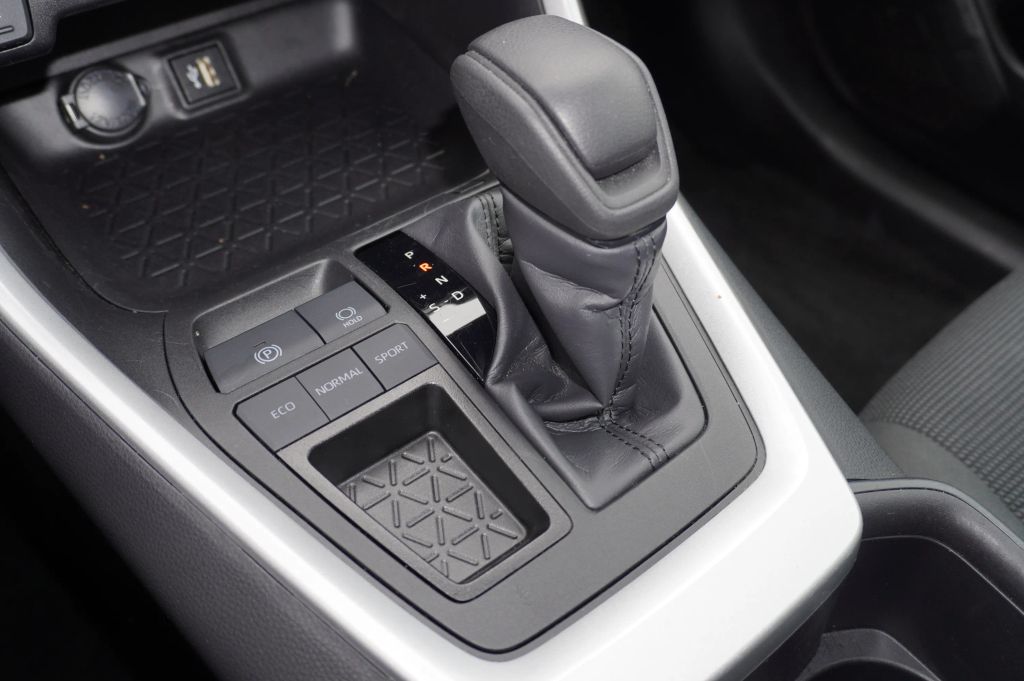 2024 TOYOTA RAV4 SUV 4-CYL, DYNAMIC-FORCE, 2.5 LITER LE SPORT UTILITY 4D