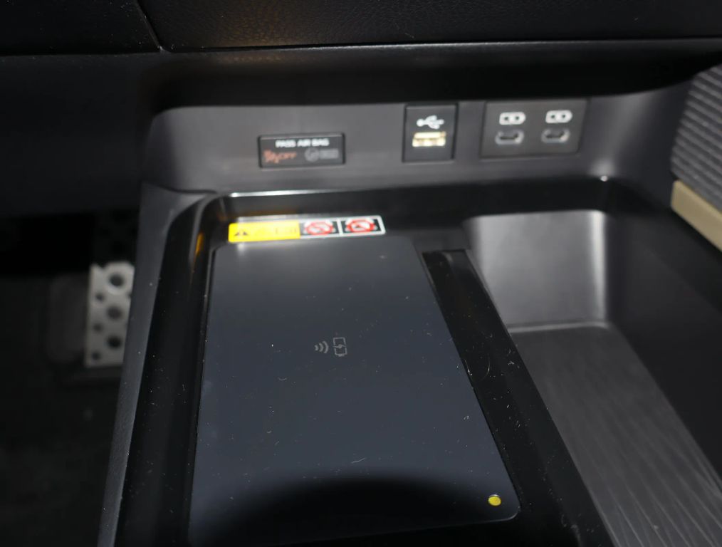 2025 TOYOTA CAMRY SEDAN 4-CYL, HYBRID, 2.5 LITER SE SEDAN 4D