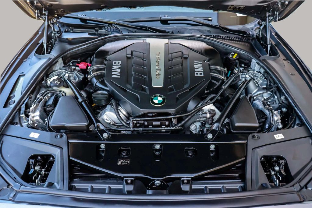 2016 BMW 5 SERIES SEDAN V8, TWIN TURBO, 4.4 LITER 550I SEDAN 4D