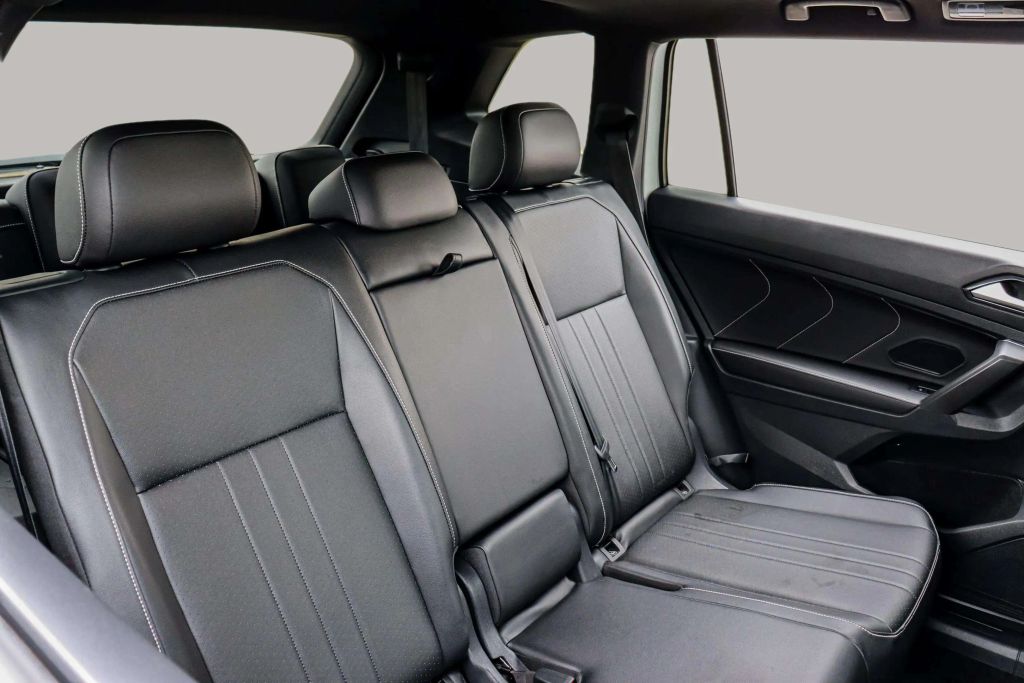 2022 VOLKSWAGEN TIGUAN SUV 4-CYL, TURBO, 2.0 LITER SE R-LINE BLACK SPORT UTILITY 4D