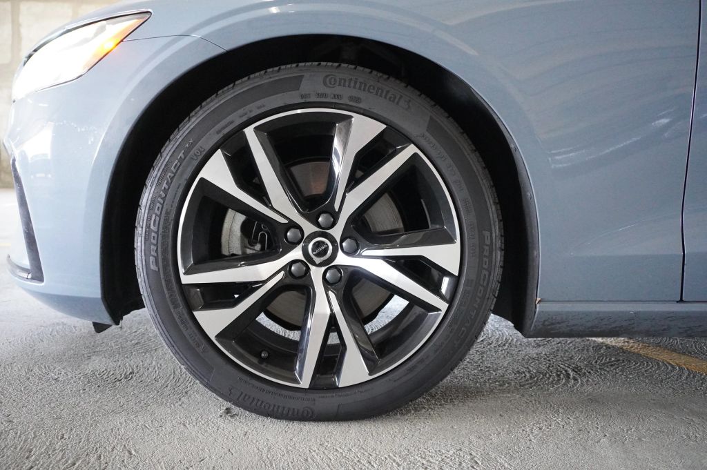2024 VOLVO S60 SEDAN 4-CYL, TURBO, 2.0 LITER B5 CORE DARK THEME SEDAN 4D