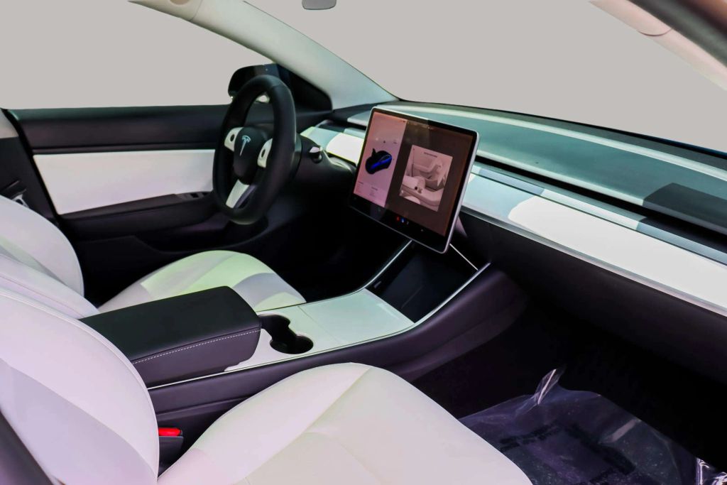 2020 TESLA MODEL 3 SEDAN AC ELECTRIC MOTOR STANDARD RANGE PLUS SEDAN 4D