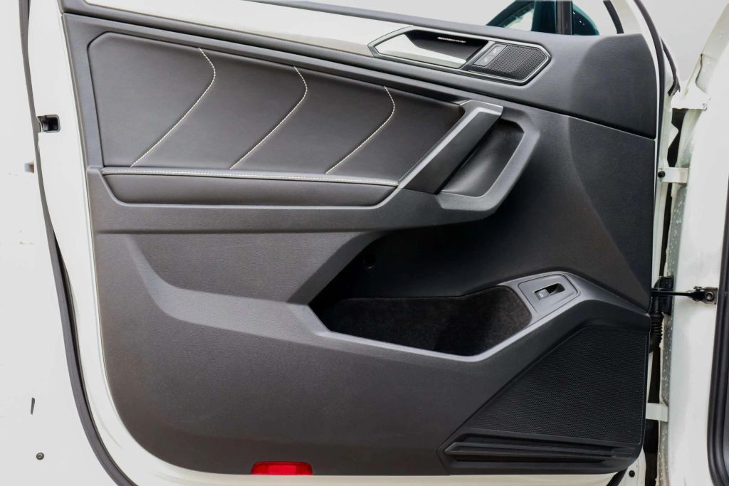 2022 VOLKSWAGEN TIGUAN SUV 4-CYL, TURBO, 2.0 LITER SE R-LINE BLACK SPORT UTILITY 4D
