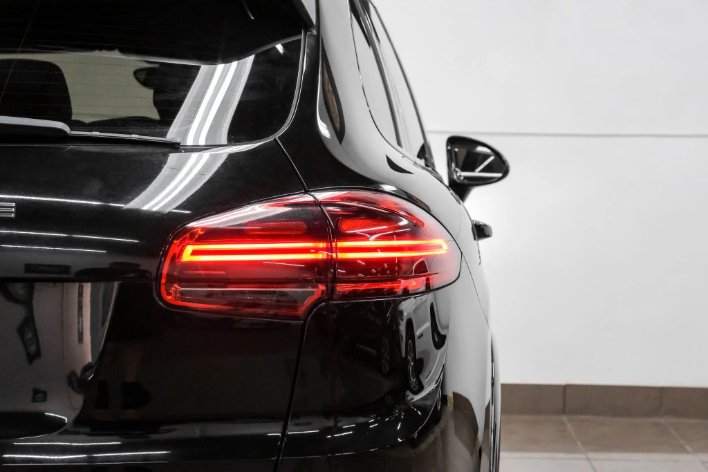 2018 PORSCHE CAYENNE SUV V6, 3.6 LITER PLATINUM EDITION SPORT UTILITY 4D