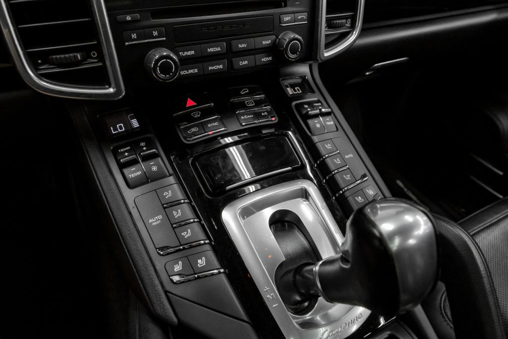 2018 PORSCHE CAYENNE SUV V6, 3.6 LITER PLATINUM EDITION SPORT UTILITY 4D