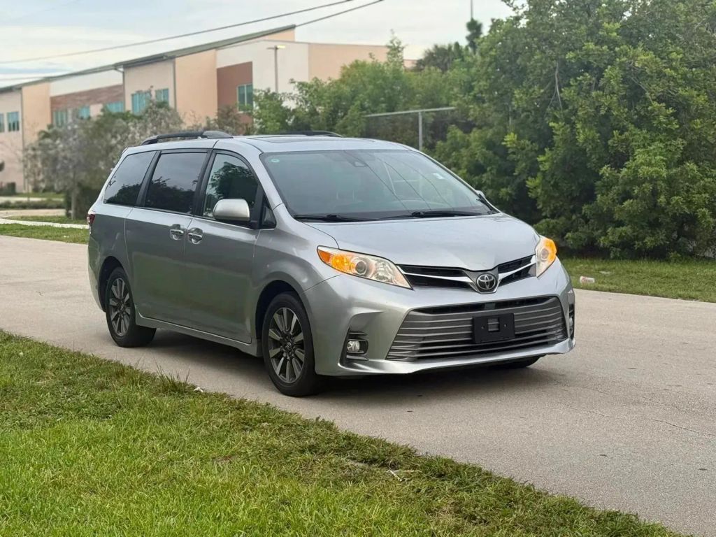 2019 Toyota Sienna XLE