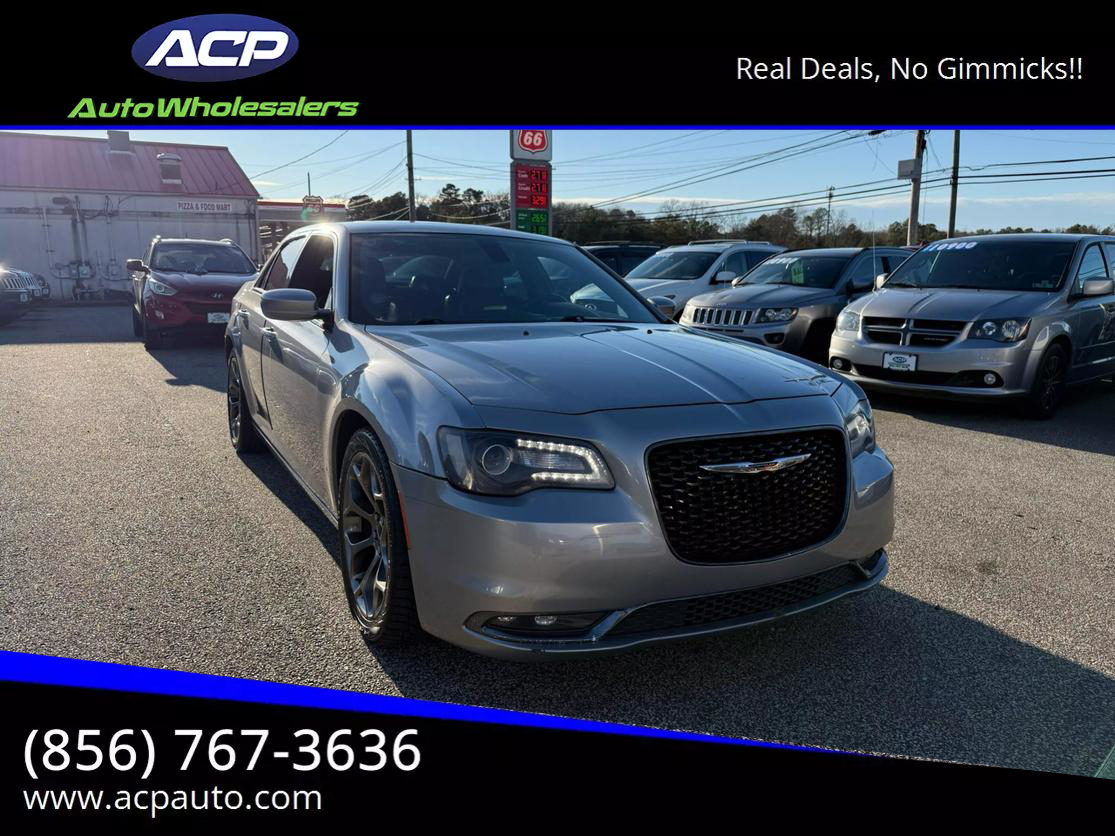 Chrysler 300's photo