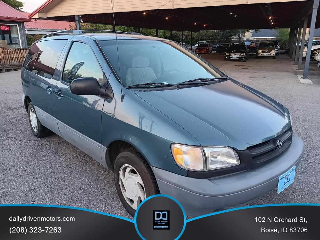 2000 fashion toyota minivan