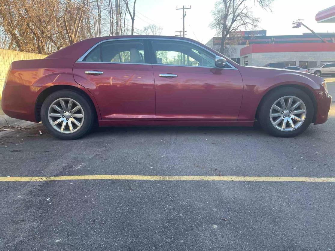 2013 Chrysler 300 C photo 7