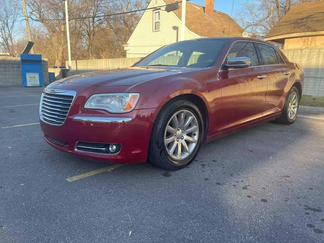 2013 Chrysler 300 C photo 2