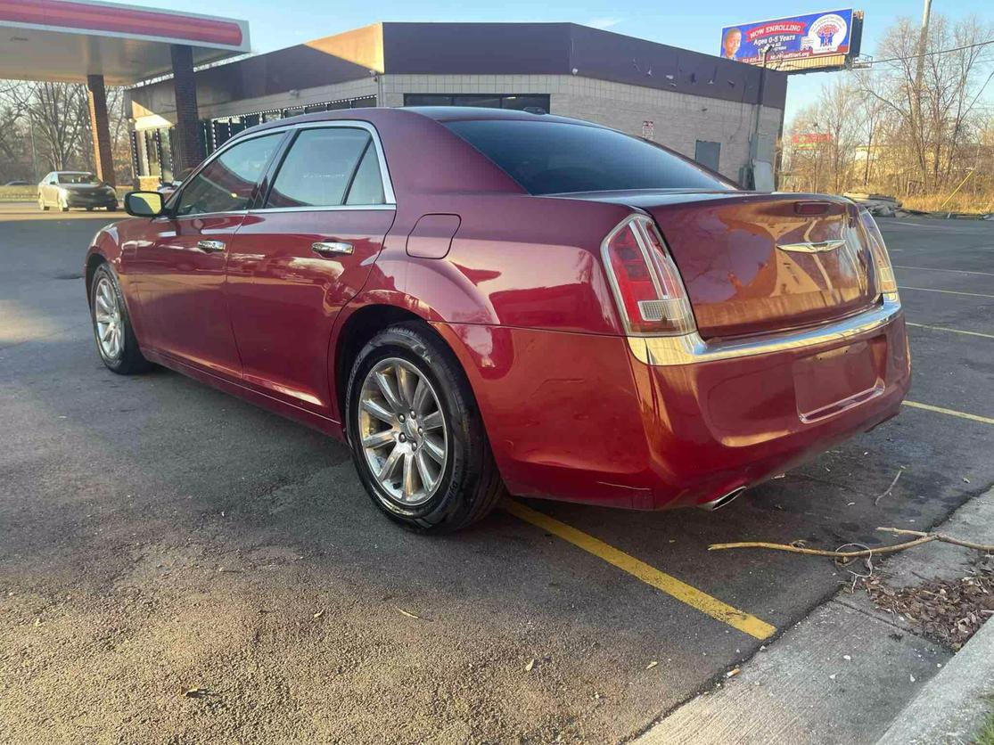 2013 Chrysler 300 C photo 4