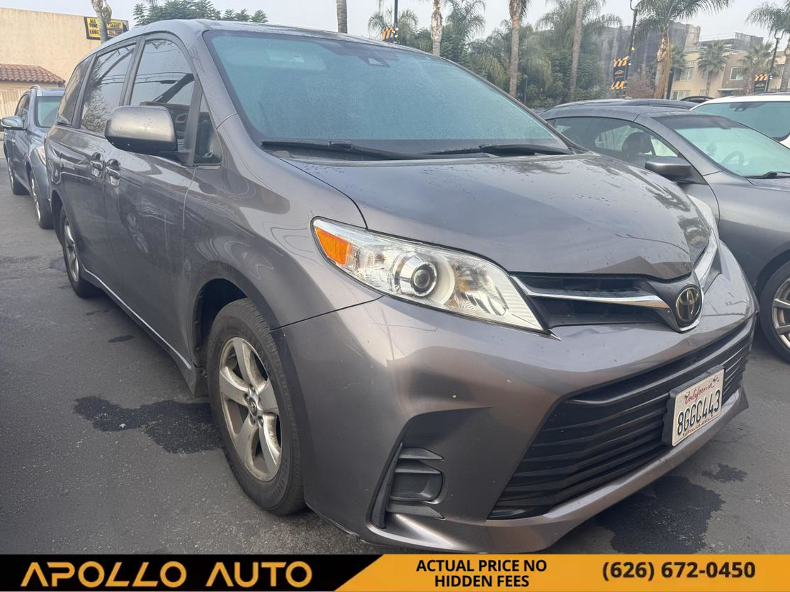 Toyota Sienna's photo