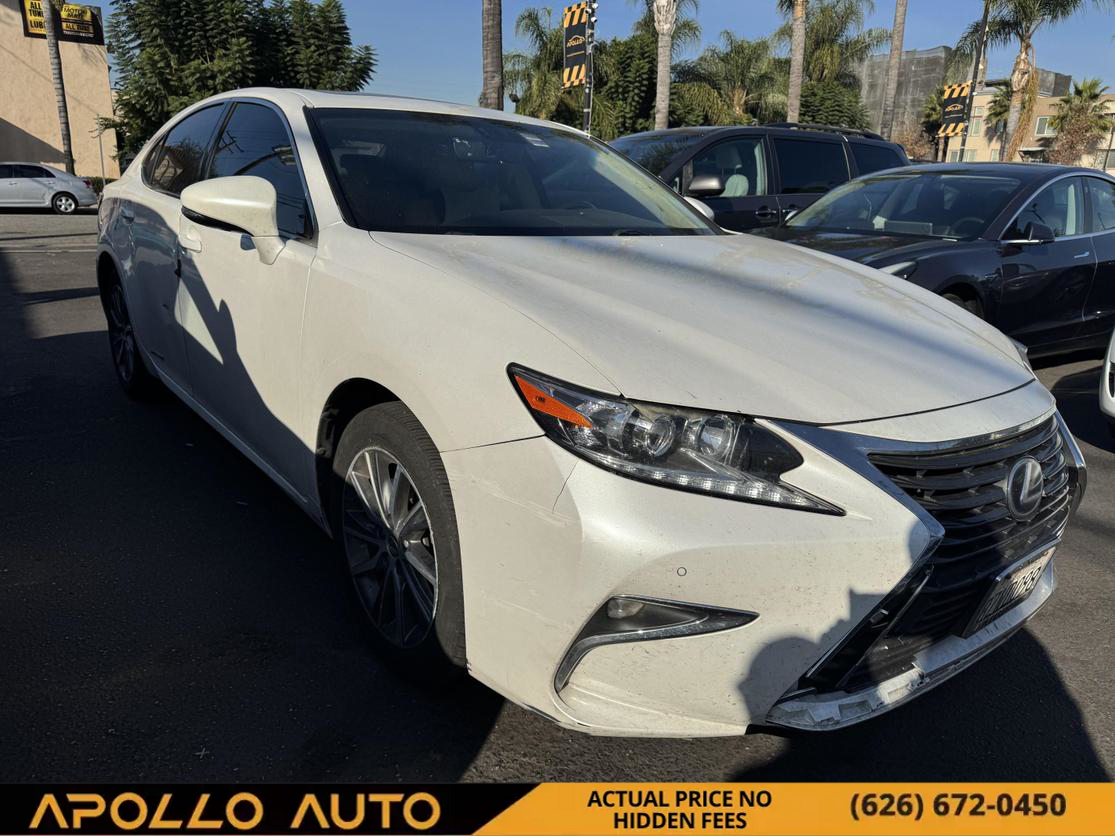 Lexus ES's photo