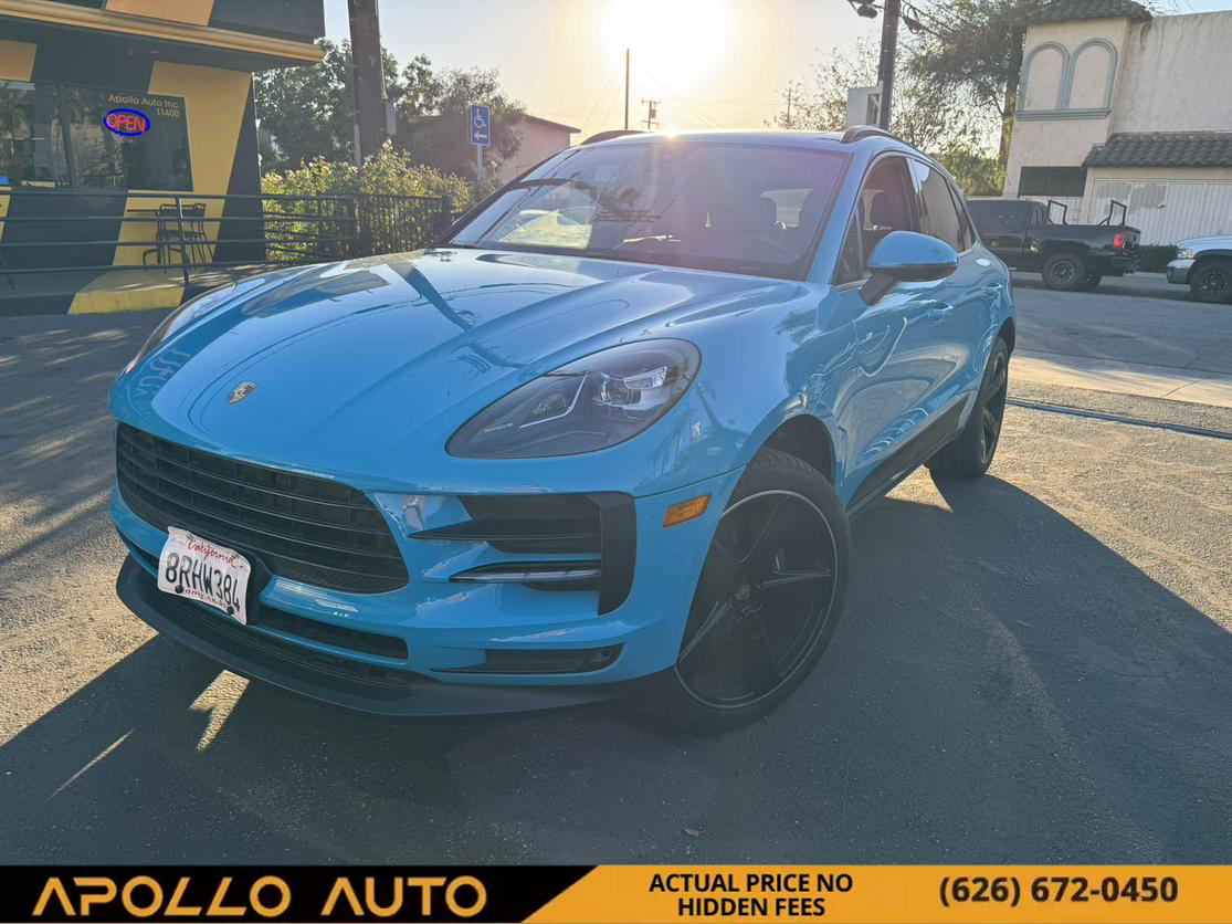 Porsche Macan's photo