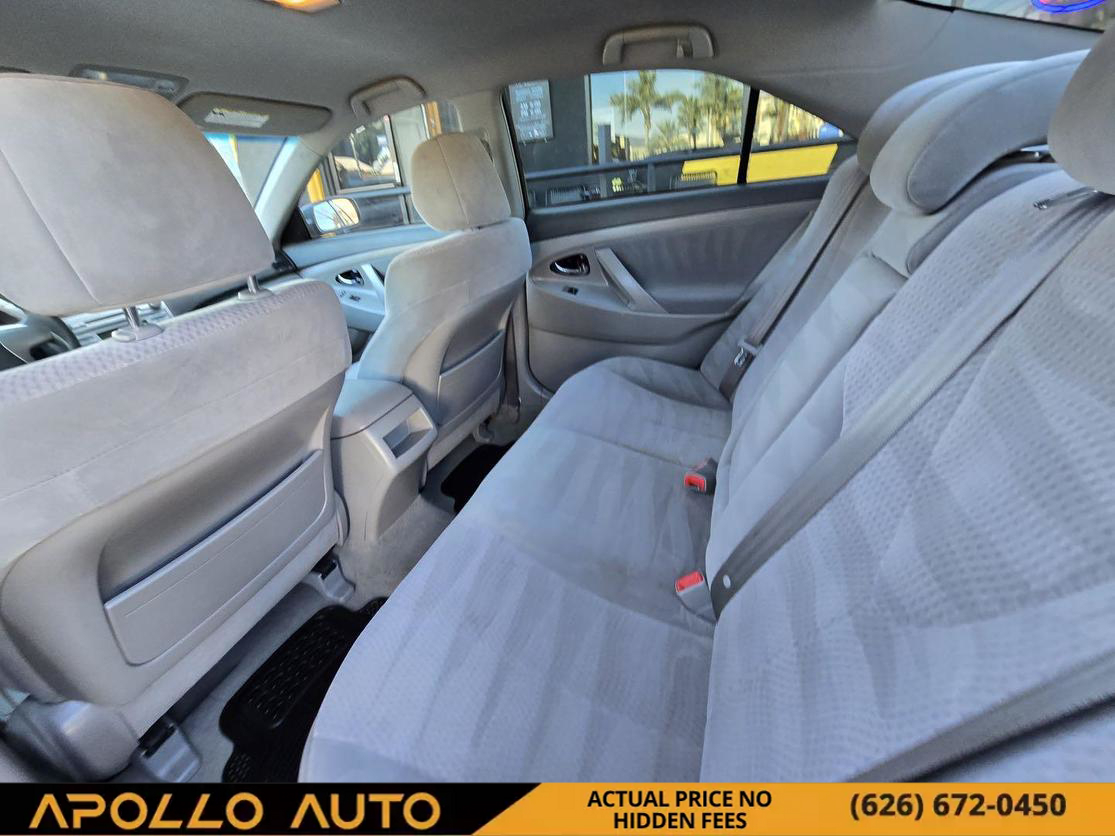 2010 Toyota Camry LE photo 11