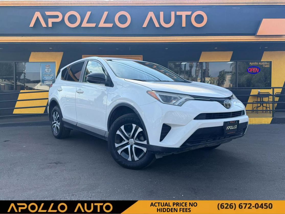 2018 Toyota RAV4 LE photo 1