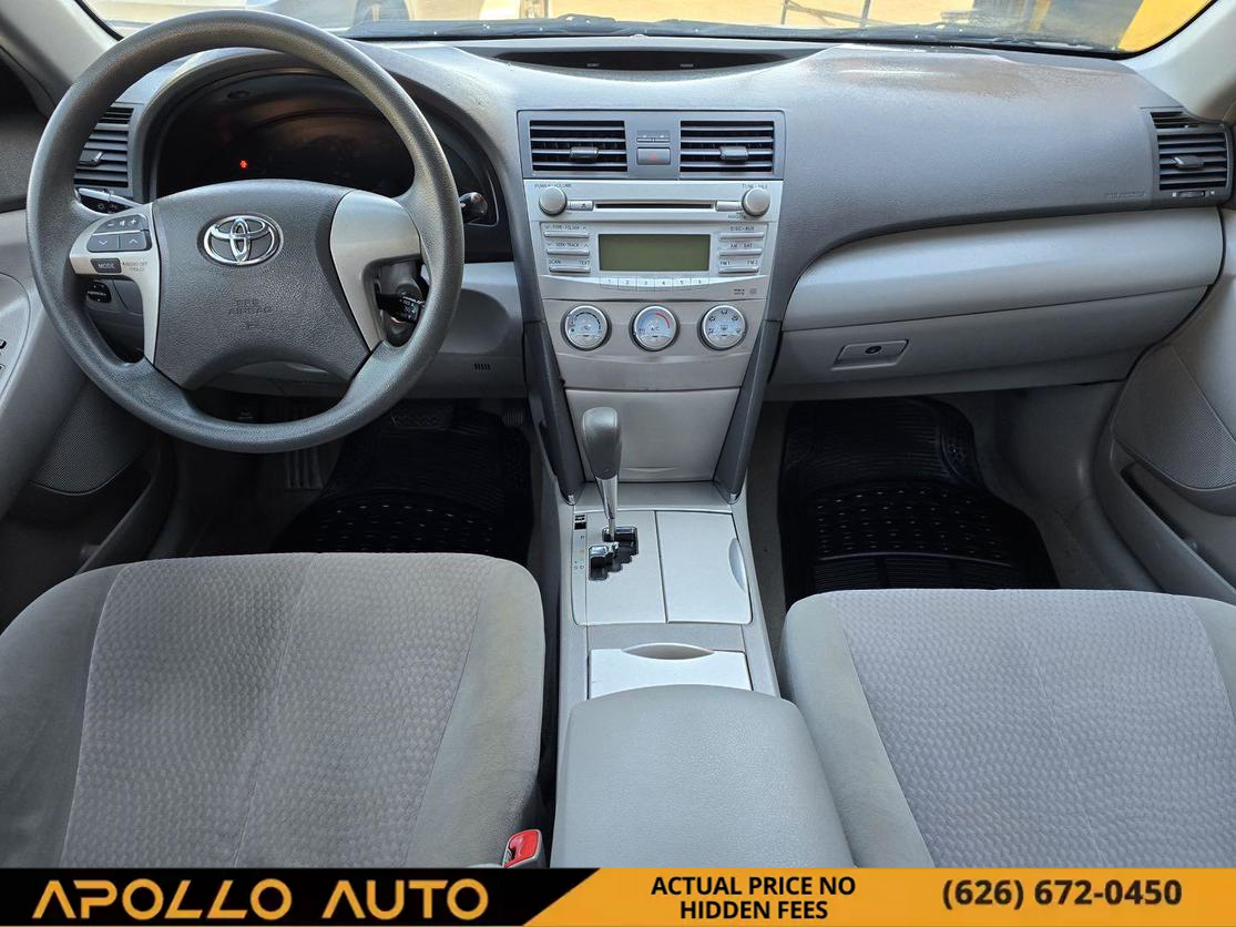 2010 Toyota Camry LE photo 9