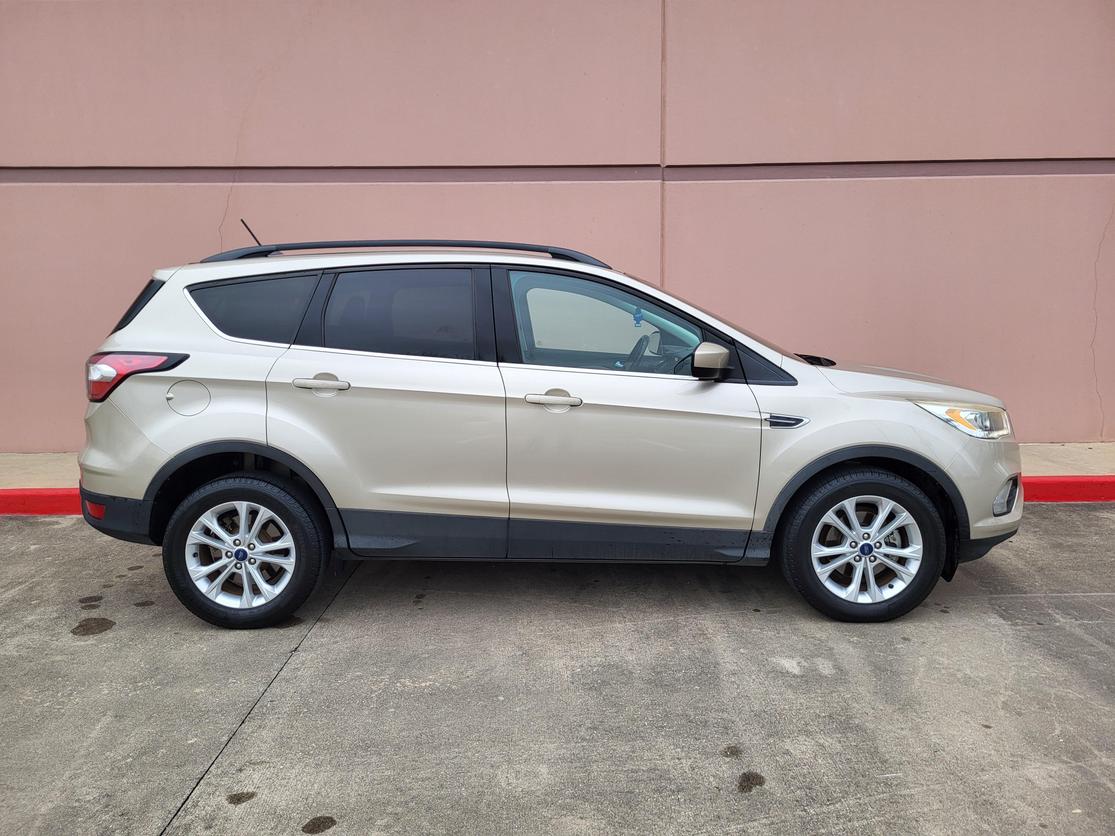 2018 Ford Escape SEL photo 4