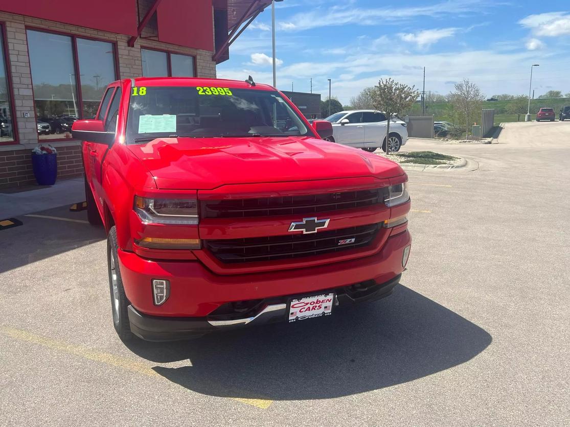 Used 2018 Chevrolet Silverado 1500 LT with VIN 3GCUKREC8JG355854 for sale in Middleton, WI