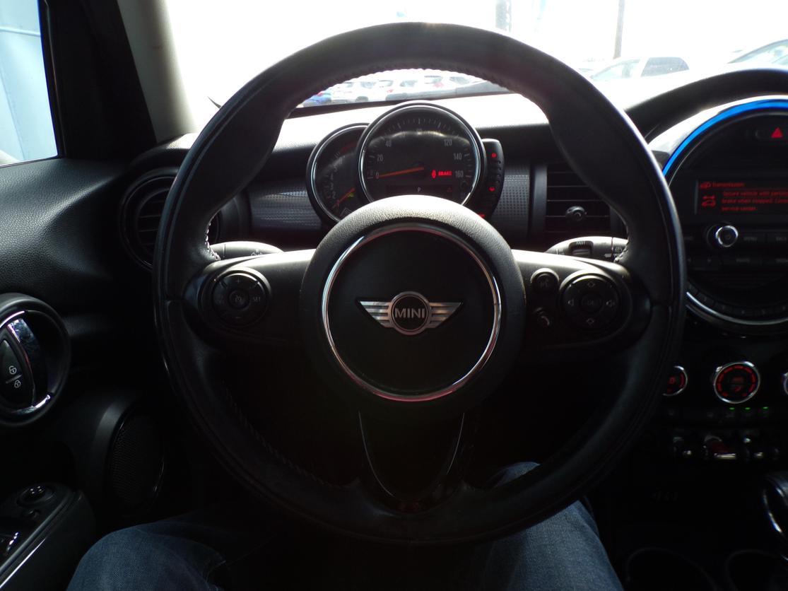 2016 MINI Cooper Base photo 18