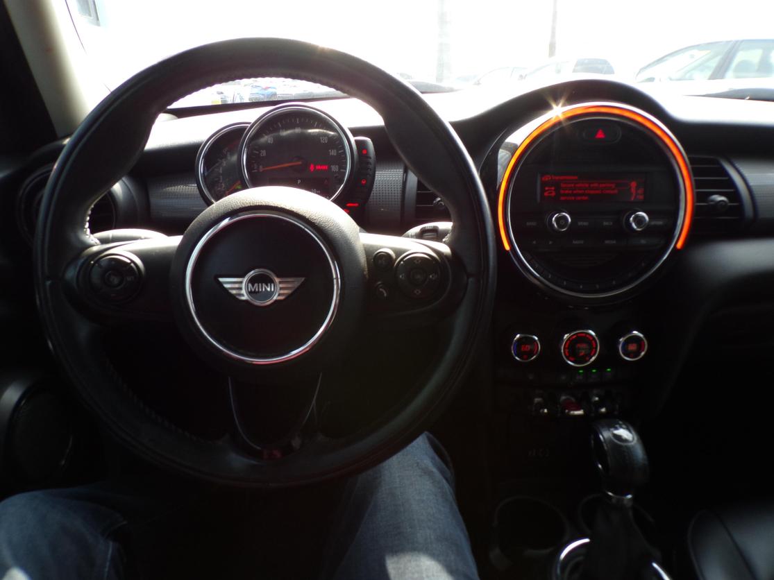 2016 MINI Cooper Base photo 17