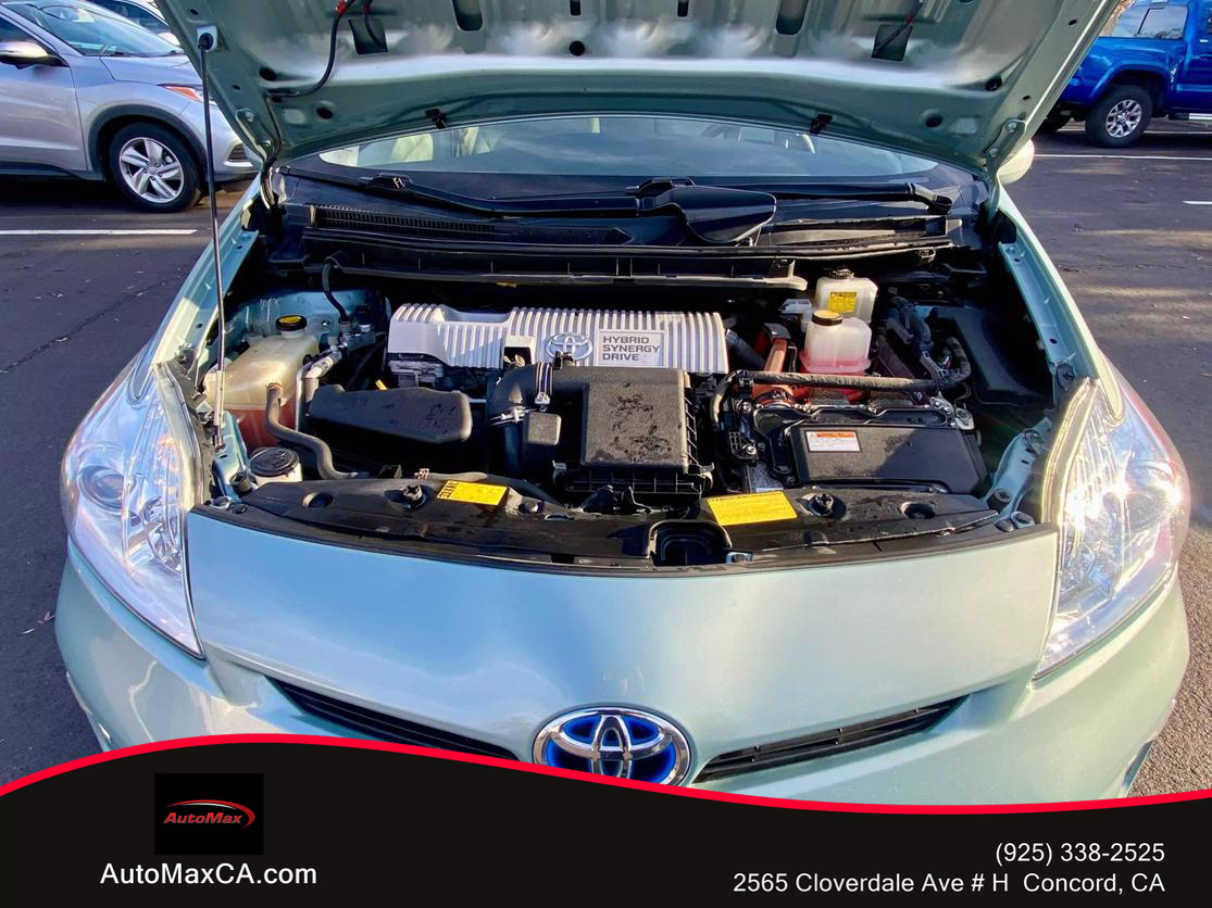 2013 Toyota Prius One photo 35