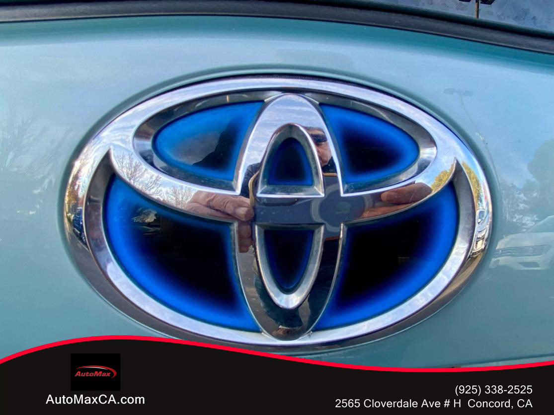 2013 Toyota Prius One photo 14