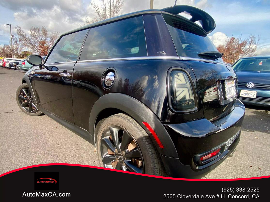 2011 MINI Cooper S photo 11