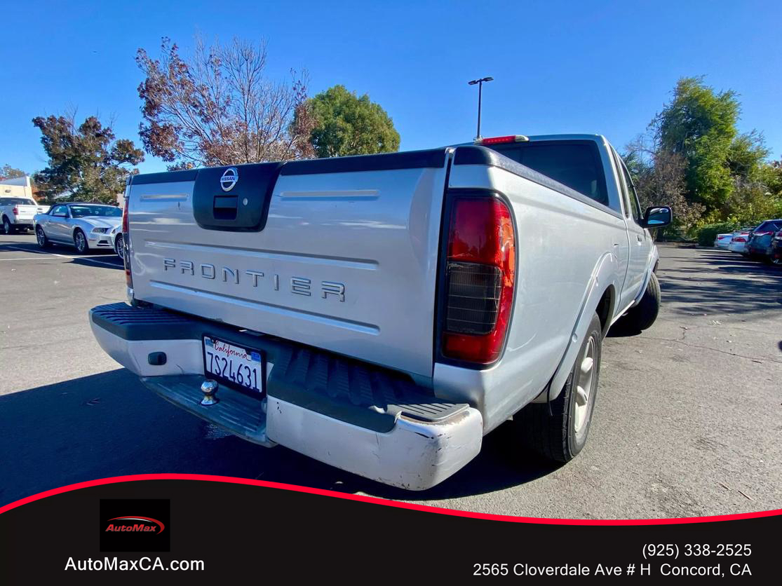 2004 Nissan Frontier XE photo 9