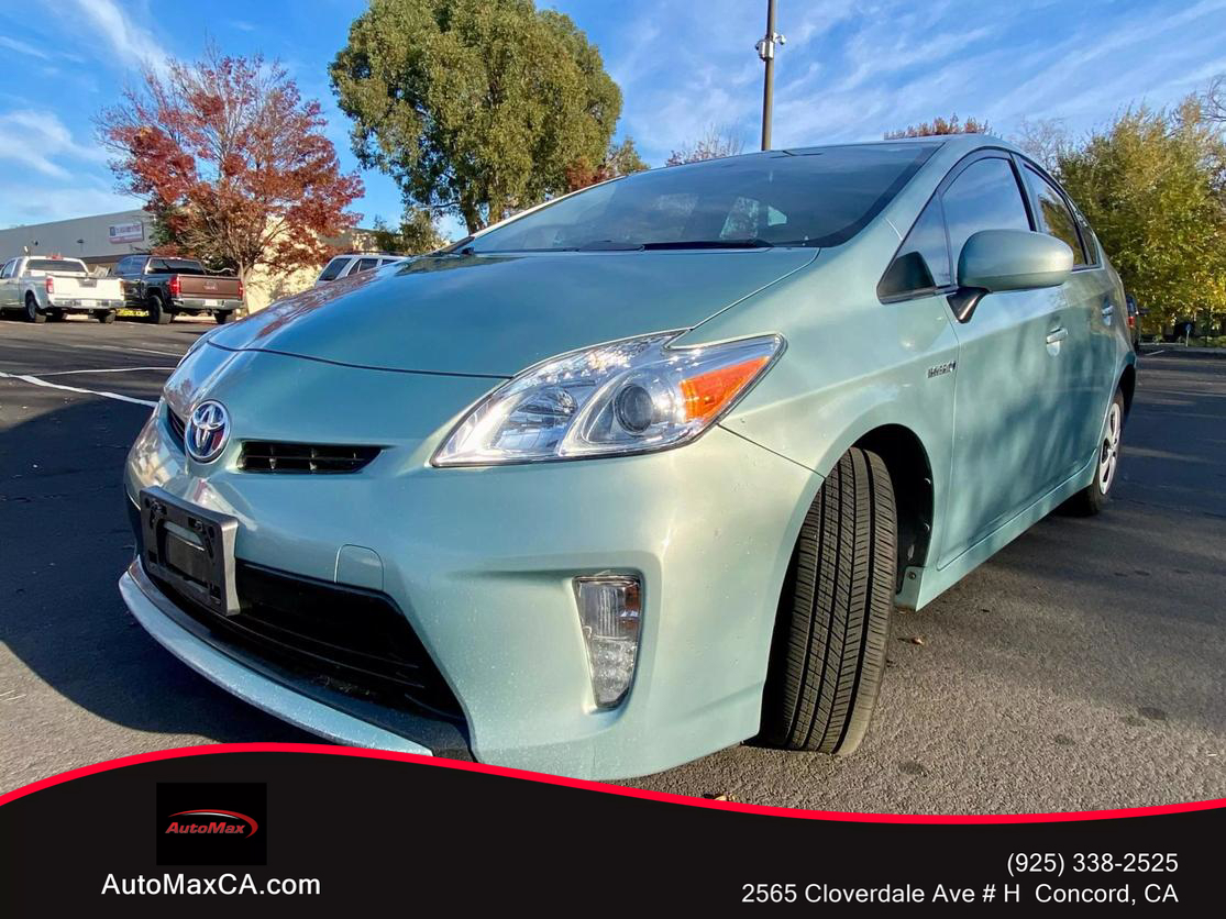 2013 Toyota Prius One photo 2