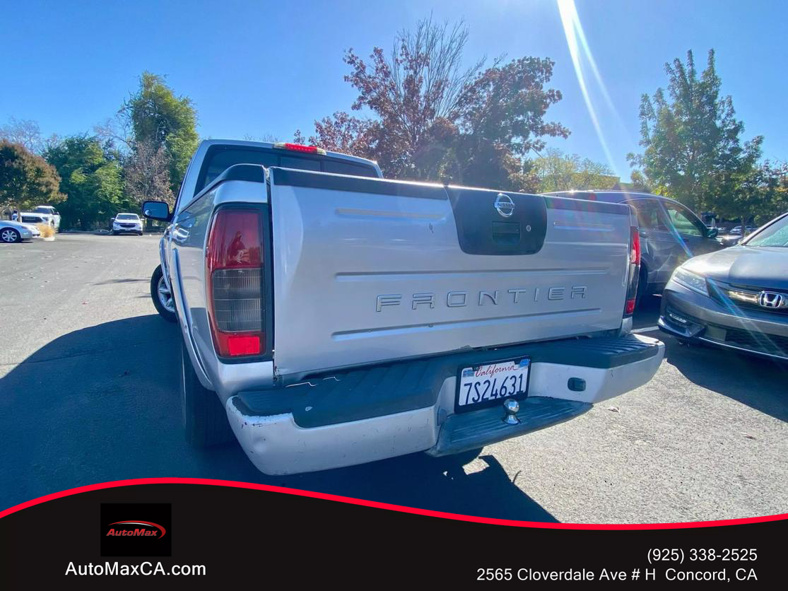 2004 Nissan Frontier XE photo 11