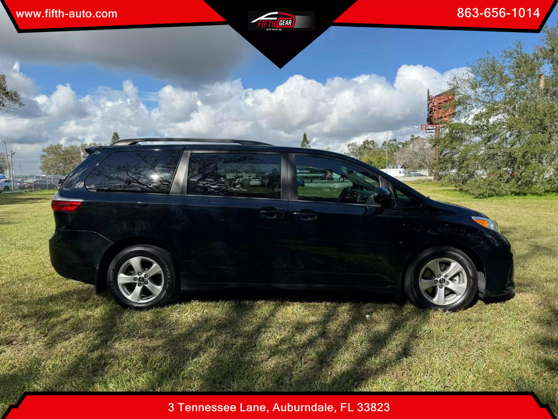 2018 Toyota Sienna LE photo 5