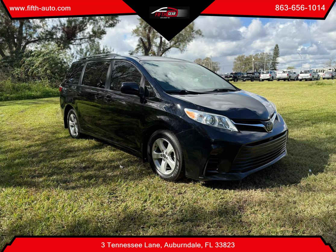 2018 Toyota Sienna LE photo 4