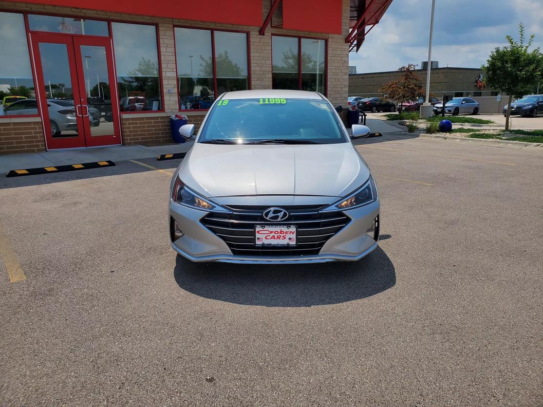 Used 2019 Hyundai Elantra SE with VIN 5NPD74LF7KH460802 for sale in Middleton, WI