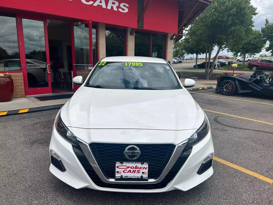 Used 2022 Nissan Altima S with VIN 1N4BL4BV3NN329923 for sale in Middleton, WI