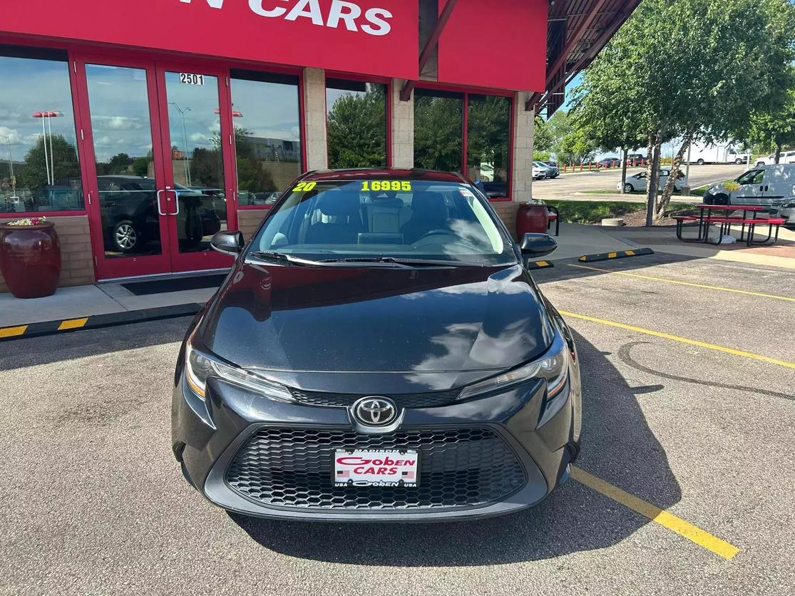 Used 2020 Toyota Corolla LE with VIN 5YFEPRAE5LP077036 for sale in Middleton, WI